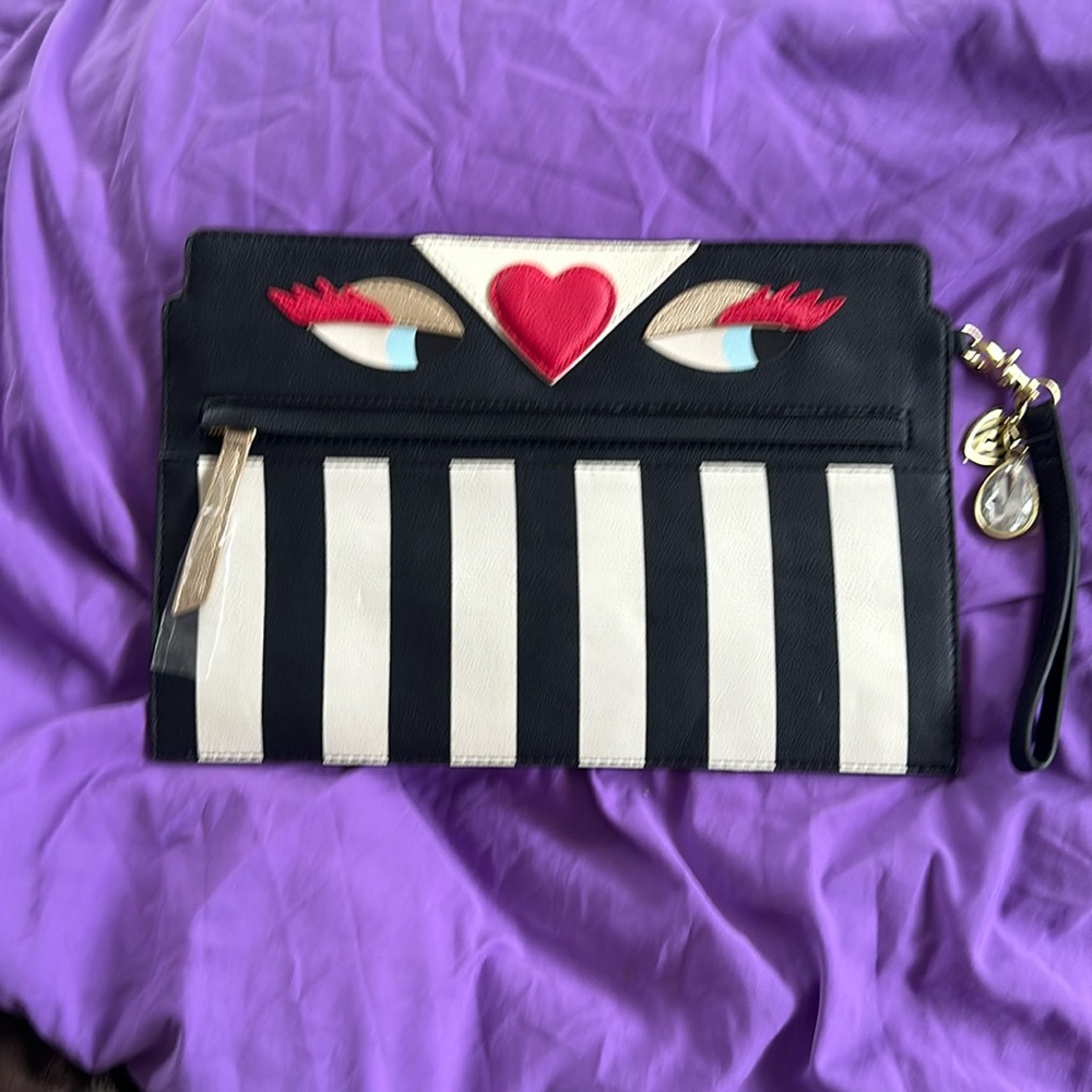 (NWOT) Betsy Johnson B/W Wrist Purse